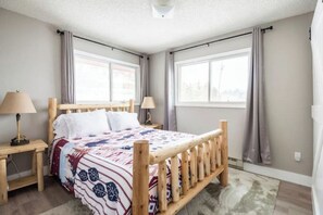 3 bedrooms, iron/ironing board, travel cot, free WiFi