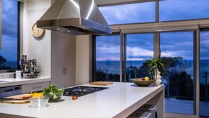 Unclassified image, 4 of 54, button - Oceaan 101 - Freycinet Holiday Houses (Coles Bay)