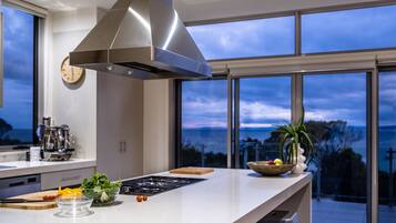 Deluxe House | Private kitchen | Highchair