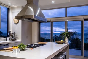 Deluxe House | Private kitchen | Highchair