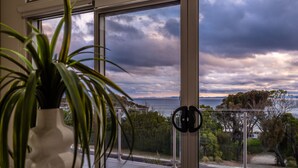 Unclassified image, 3 of 54, button - Oceaan 101 - Freycinet Holiday Houses (Coles Bay)