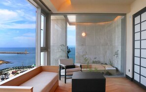 Deluxe Ocean + Outdoor Hinoki Tub | Hypo-allergenic bedding, in-room safe, laptop workspace, free WiFi - IJE Busan (Busan)