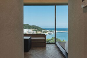 Deluxe Ocean + Outdoor Hinoki Tub | Hypo-allergenic bedding, in-room safe, laptop workspace, free WiFi - IJE Busan (Busan)