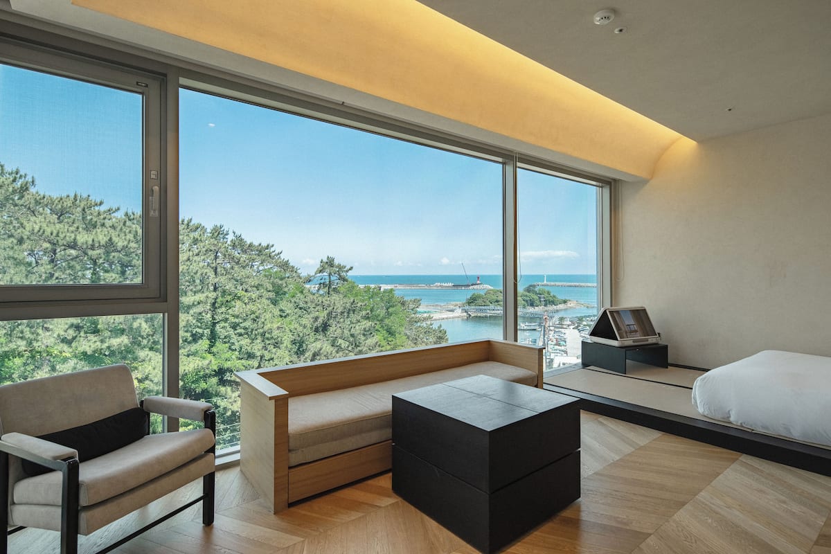 Hill Side-ocean + Outdoor Hinoki Tub | 1 bedroom, hypo-allergenic bedding, in-room safe, laptop workspace