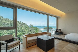 Hill Side-ocean + Outdoor Hinoki Tub | Hypo-allergenic bedding, in-room safe, laptop workspace, free WiFi - IJE Busan (Busan)