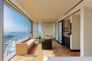 Deluxe Ocean + Outdoor Hinoki Tub | 防敏寢具、房內夾萬、手提電腦工作空間、隔音