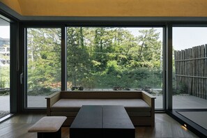 가든 테라스 마운틴 + 야외 히노키탕 | 1 개의 침실, 저자극성 침구, 객실 내 금고, 노트북 작업 공간