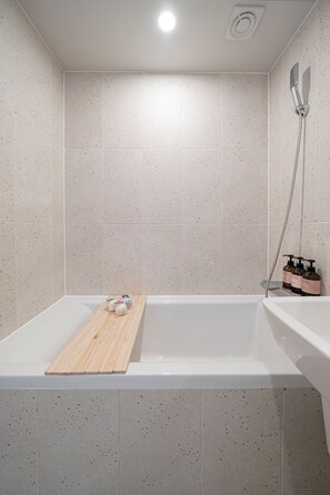 Standard | Bathroom | Hair dryer, towels, shampoo, toilet paper