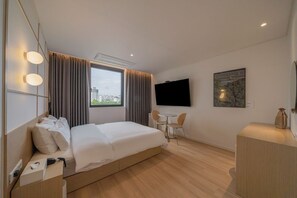 Standard | Roupas de cama premium, quartos à prova de som, Wi-Fi de cortesia