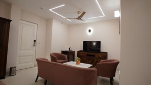 Suite Luxe, 1 lit double | Literie hypoallergénique, couette en duvet d'oie, surmatelas, bureau