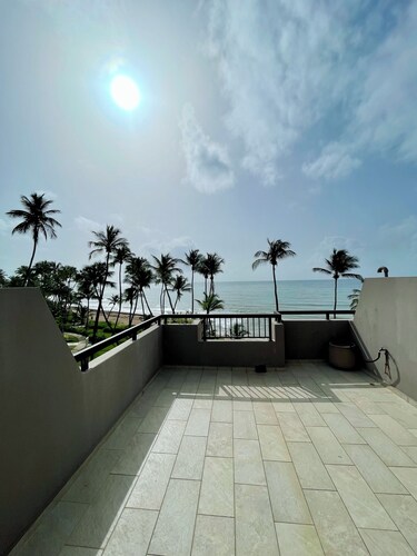 20 yards from the beach • Private rooftop villa in exclusive neighborhood
