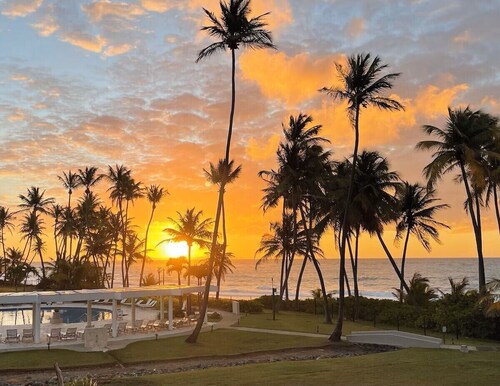 20 yards from the beach • Private rooftop villa in exclusive neighborhood