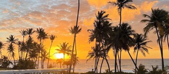 20 yards from the beach • Private rooftop villa in exclusive neighborhood