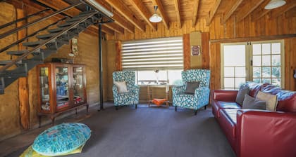 Earth n Timber
Sleeps 4 1 bathroom