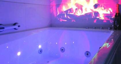 🏠 2005🔥 Double Jacuzzi 🛁appart Cosy 🚊 Tram à 50m