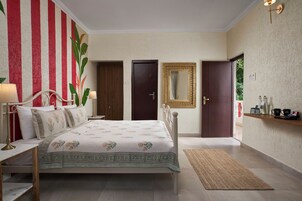 Habitación Deluxe | Escritorio, sistema de insonorización, tabla de planchar con plancha