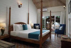 Beach View Room | Bathroom | Hair dryer, slippers