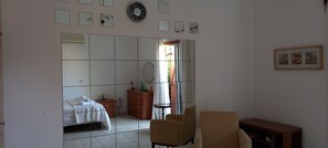 3 slaapkamers, een strijkplank/strijkijzer, wifi, beddengoed