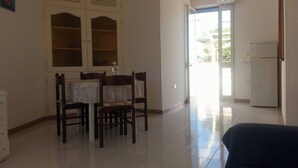 Apartemen, 1 kamar tidur, balkon, pemandangan kebun | Lounge