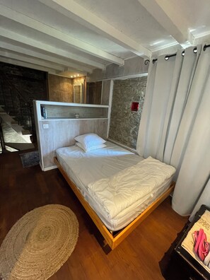 3 bedrooms, iron/ironing board, bed sheets