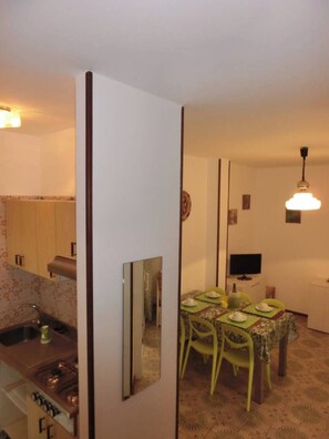 Apartamento, 2 habitaciones, balcón, vistas al jardín | Comedor