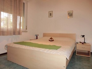 2 bedrooms - Holiday Home With Pool, Garden and Fireplace (San Michele al Tagliamento)