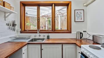 Fridge, oven, stovetop, toaster