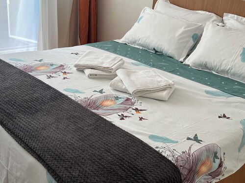 Cozy Room in a Welcoming Bucharest Home