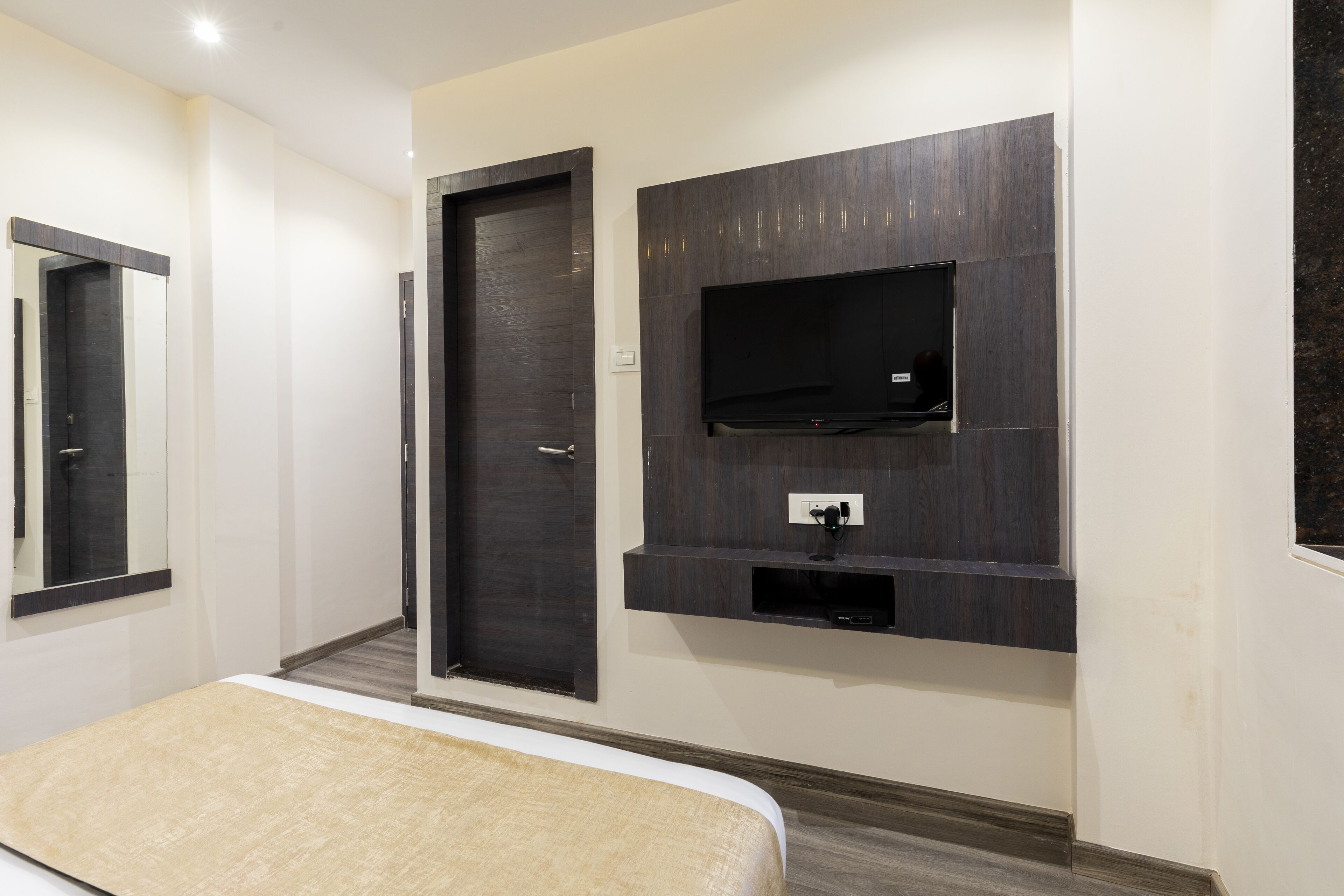 Foto - Hotel Classio Andheri - Near DN Nagar Metro Station