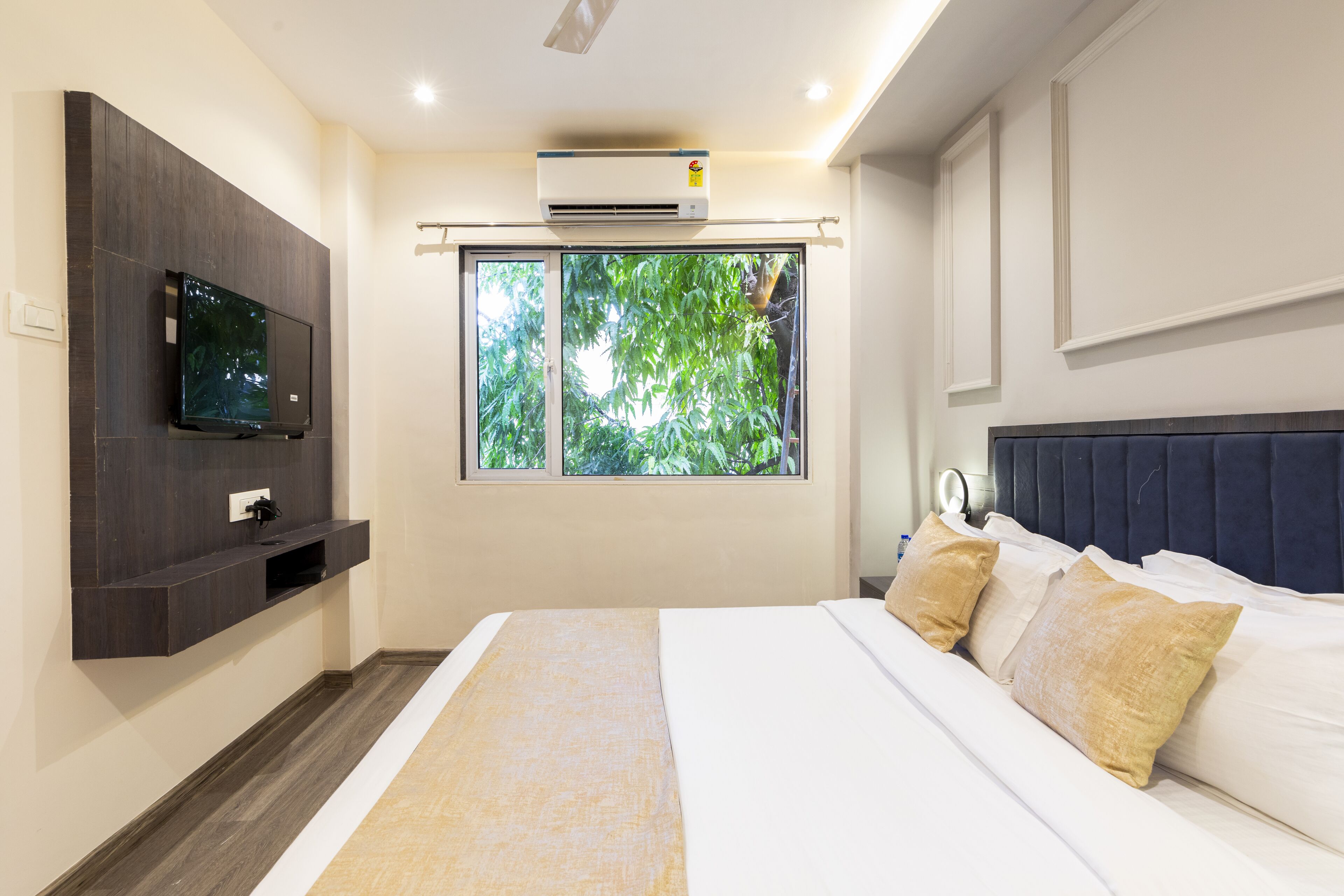 Foto - Hotel Classio Andheri - Near DN Nagar Metro Station