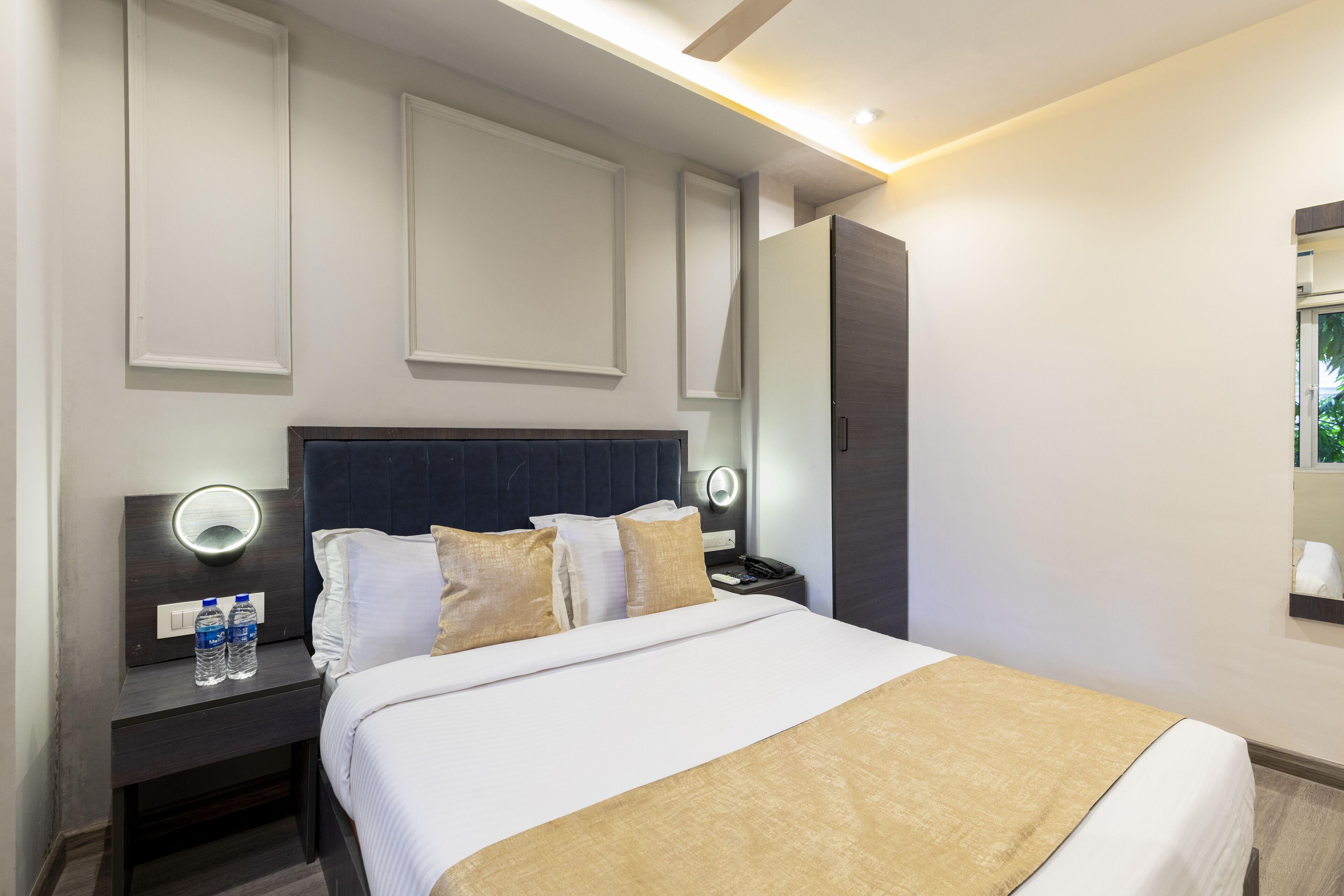 Foto - Hotel Classio Andheri - Near DN Nagar Metro Station