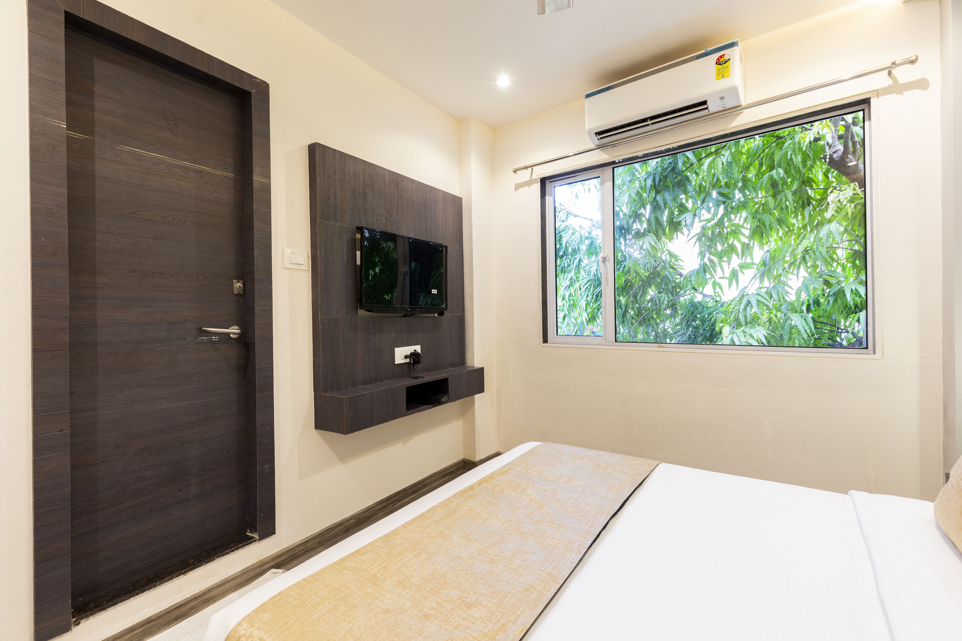 Foto - Hotel Classio Andheri - Near DN Nagar Metro Station