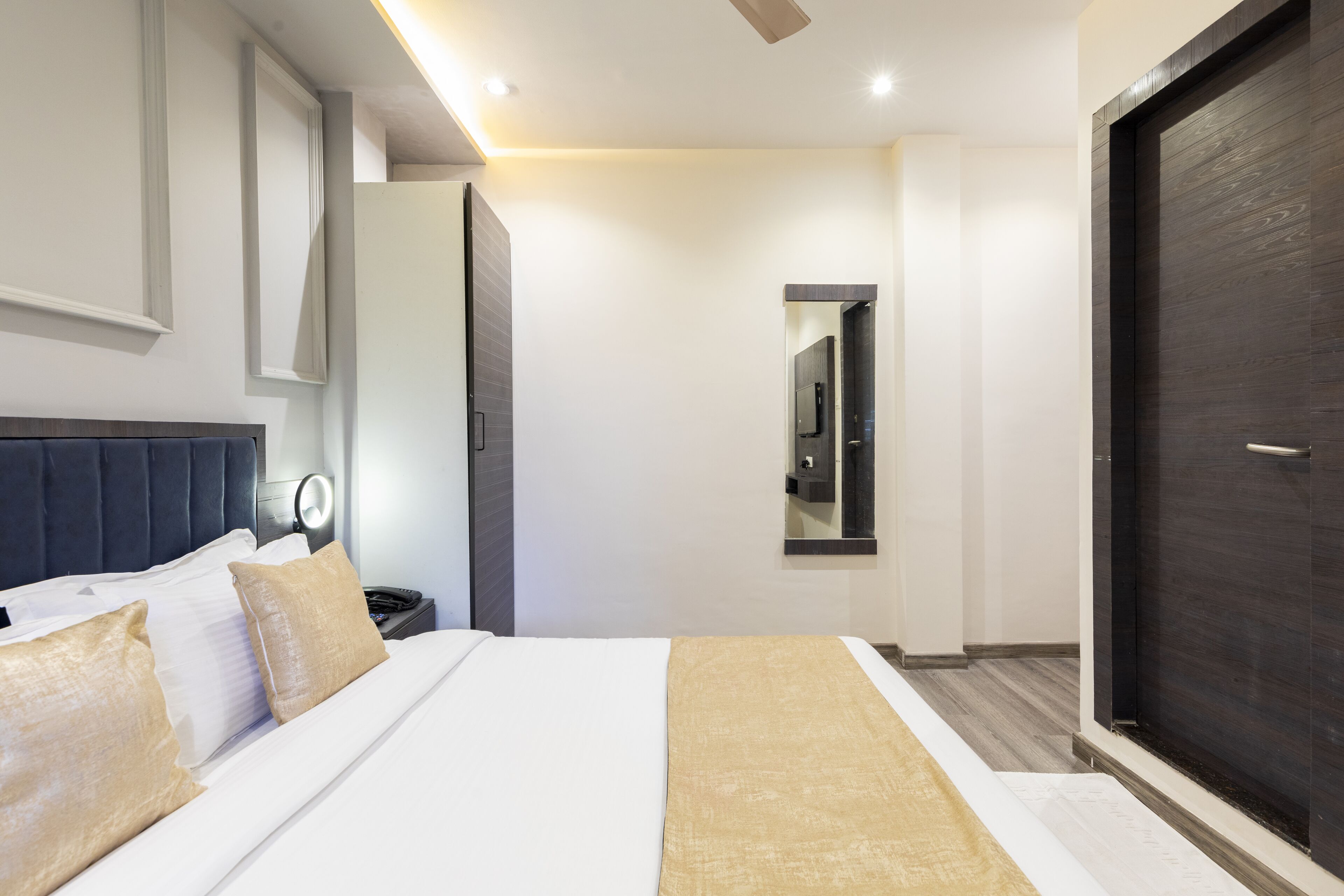 Foto - Hotel Classio Andheri - Near DN Nagar Metro Station