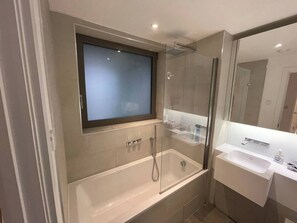 Towels, soap, shampoo, toilet paper