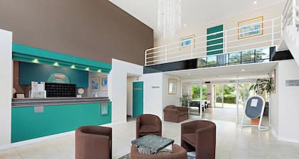 Aircabin Central Coast Holiday Hotel