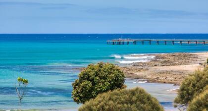 On The Beach - Beachfront Retreat with Stunning Ocean Views