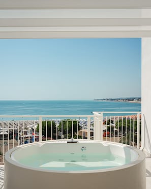1 bedroom, premium bedding, minibar, in-room safe
