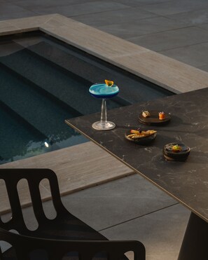Seasonal outdoor pool, pool umbrellas, pool loungers - View Place & Spa (Numana)