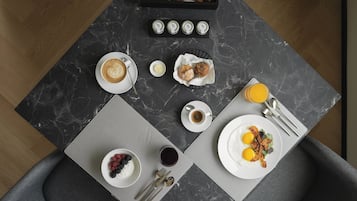Petit déjeuner complet compris tous les jours