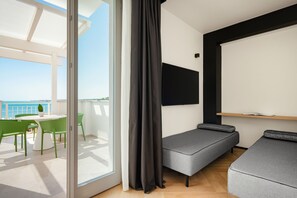 皇家套房 | 高档床上用品、迷你吧、客房内保险箱、办公桌