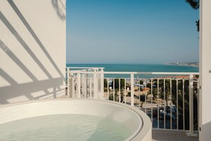 全景客房 | 1 多间卧室、高档床上用品、迷你吧、客房内保险箱