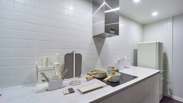 Suite Room | Premium bedding, soundproofing, free WiFi, bed sheets