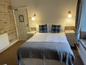 Desk, iron/ironing board, free WiFi - OYO New Inn Hotel (Lancaster)