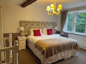 مكتب ومكواة/لوح كي وواي فاي مجانًا