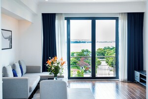 奢华套房 | 高档床上用品、特色装修、特色家居、笔记本电脑工作区