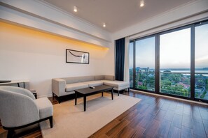 Luxury Ocean Suite | Premium bedding, individually decorated, individually furnished