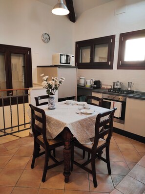 Fridge, microwave, oven, stovetop - 1 Bedroom Private vacation home in Ravenna (Ravenna)