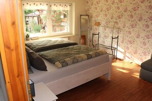 2 camere, una scrivania, Wi-Fi gratuito, lenzuola