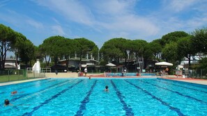 Apartment, 2 Schlafzimmer, Terrasse, Gartenblick | Pool | Außenpool
