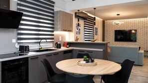 Ovn, oppvaskmaskin, vannkoker og brødrister